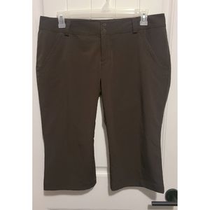 Womens Under Armour capri pants performance golf brown size 14